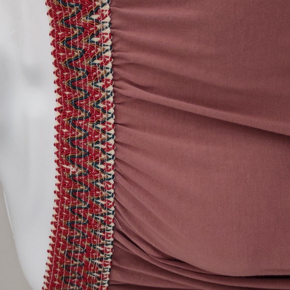 Off the shoulder dusty rose flowy shirt with zig zag embroidery on top. - Picture 4 of 6